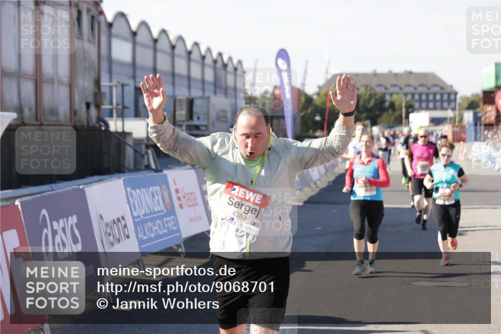03.10.2025 - Köhlbrandbrückenlauf Jannik Wohlers http://msf.ph/oto/9068701 03.10.2025 13:13:26 Ziel 4065, 4223, 4324, 4373, 4383, 4448, 4580, 4583, 4853, 5034, 5204, 5261, 5358, 6788, 6789, 6818 meine-sportfotos.de