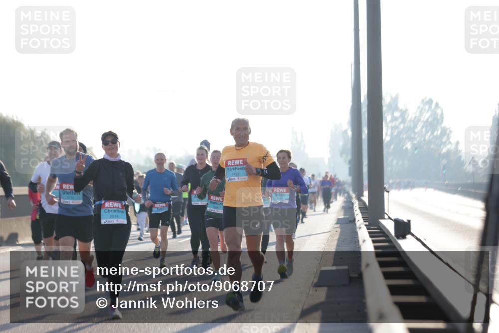 03.10.2025 - Köhlbrandbrückenlauf Jannik Wohlers http://msf.ph/oto/9068707 03.10.2025 09:16:40 Position 3 3710, 2814, 1946, 1428, 2677 meine-sportfotos.de