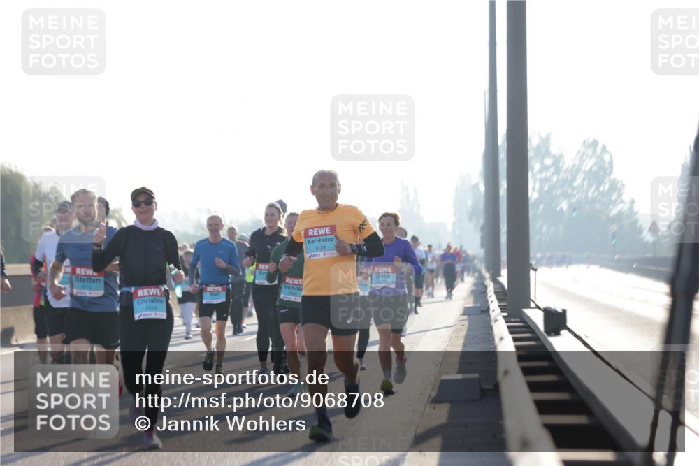 03.10.2025 - Köhlbrandbrückenlauf Jannik Wohlers http://msf.ph/oto/9068708 03.10.2025 09:16:40 Position 3 3710, 2814, 1428, 2677 meine-sportfotos.de