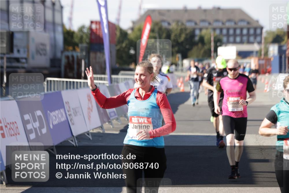 03.10.2025 - Köhlbrandbrückenlauf Jannik Wohlers http://msf.ph/oto/9068740 03.10.2025 13:13:28 Ziel 4065, 4223, 4324, 4383, 4448, 4580, 4583, 4853, 5034, 5147, 5261, 5358, 6788, 6789 meine-sportfotos.de