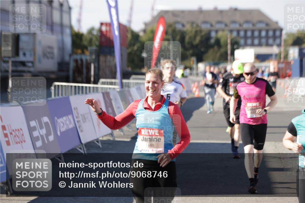 03.10.2025 - Köhlbrandbrückenlauf Jannik Wohlers http://msf.ph/oto/9068746 03.10.2025 13:13:28 Ziel 4065, 4223, 4324, 4383, 4448, 4580, 4583, 4853, 5034, 5147, 5261, 5358, 6788, 6789 meine-sportfotos.de