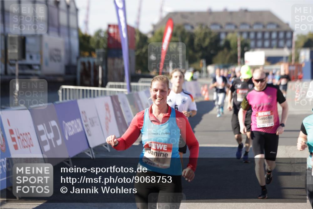 03.10.2025 - Köhlbrandbrückenlauf Jannik Wohlers http://msf.ph/oto/9068753 03.10.2025 13:13:28 Ziel 4065, 4223, 4324, 4383, 4448, 4580, 4583, 4853, 5034, 5147, 5261, 5358, 6788, 6789 meine-sportfotos.de