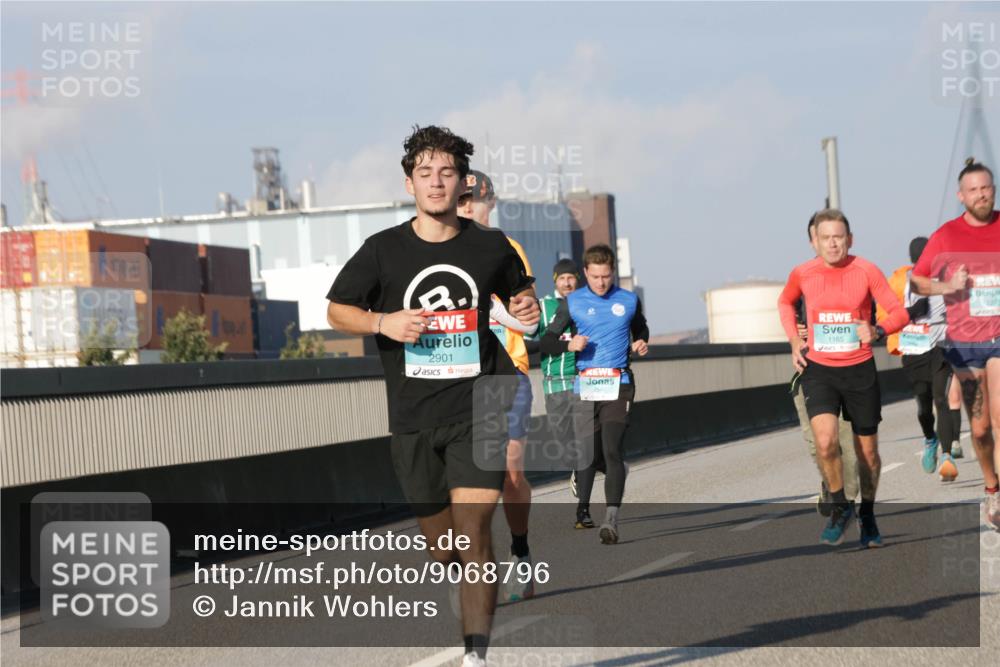 03.10.2025 - Köhlbrandbrückenlauf Jannik Wohlers http://msf.ph/oto/9068796 03.10.2025 09:48:05 Position 3 3, 2901, 1272, 1165 meine-sportfotos.de