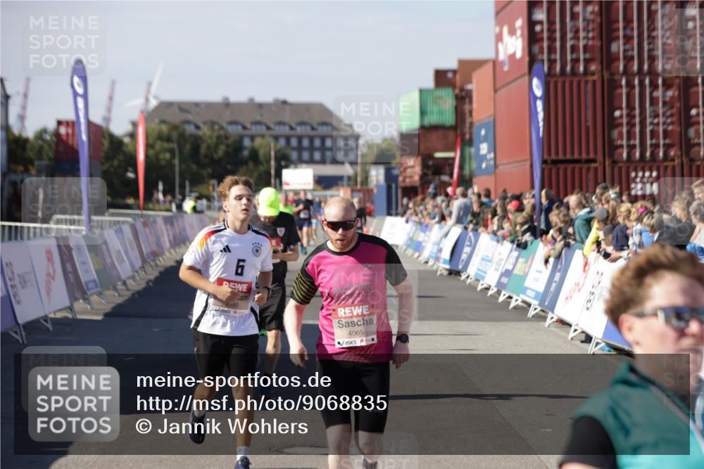 03.10.2025 - Köhlbrandbrückenlauf Jannik Wohlers http://msf.ph/oto/9068835 03.10.2025 13:13:30 Ziel 4065, 4324, 4383, 4448, 4580, 4595, 4853, 5034, 5147, 5261, 5358, 6788, 6789 meine-sportfotos.de