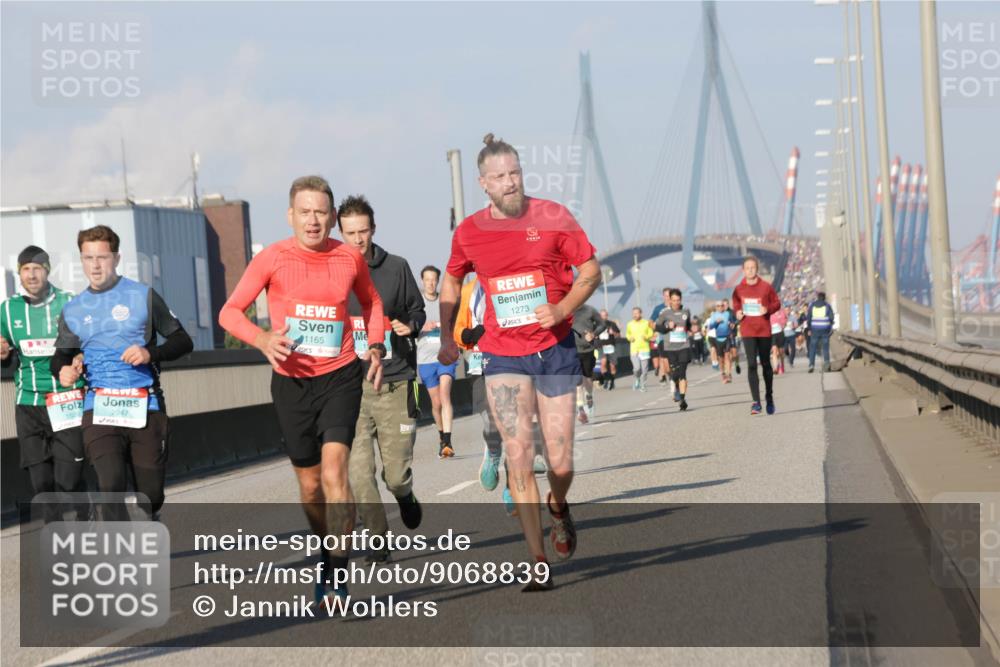 03.10.2025 - Köhlbrandbrückenlauf Jannik Wohlers http://msf.ph/oto/9068839 03.10.2025 09:48:07 Position 3 1520, 2947, 1165, 1273 meine-sportfotos.de