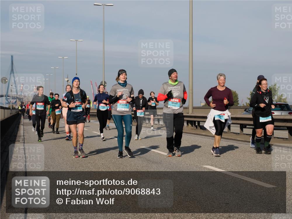 03.10.2025 - Köhlbrandbrückenlauf Fabian Wolf http://msf.ph/oto/9068843 03.10.2025 10:11:24 Position 3 2212, 2365, 2116 meine-sportfotos.de