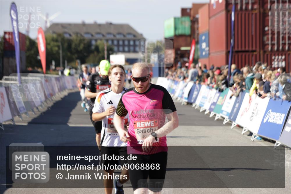 03.10.2025 - Köhlbrandbrückenlauf Jannik Wohlers http://msf.ph/oto/9068868 03.10.2025 13:13:31 Ziel 4065, 4324, 4383, 4448, 4580, 4595, 4853, 5034, 5147, 5261, 5358 meine-sportfotos.de