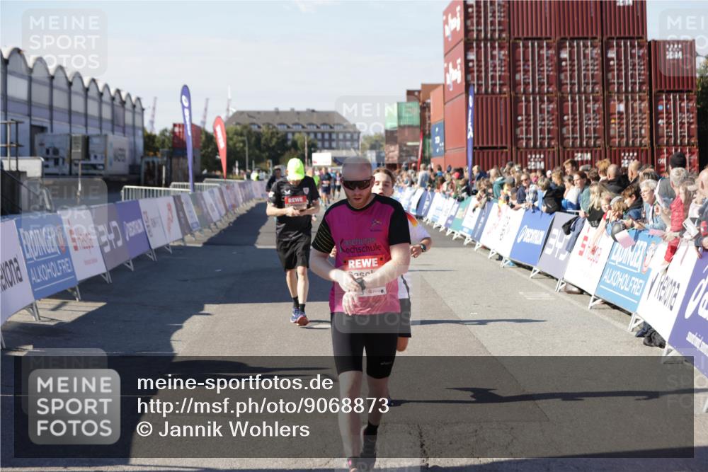 03.10.2025 - Köhlbrandbrückenlauf Jannik Wohlers http://msf.ph/oto/9068873 03.10.2025 13:13:31 Ziel 4065, 4324, 4383, 4448, 4580, 4595, 4853, 5034, 5147, 5261, 5358 meine-sportfotos.de