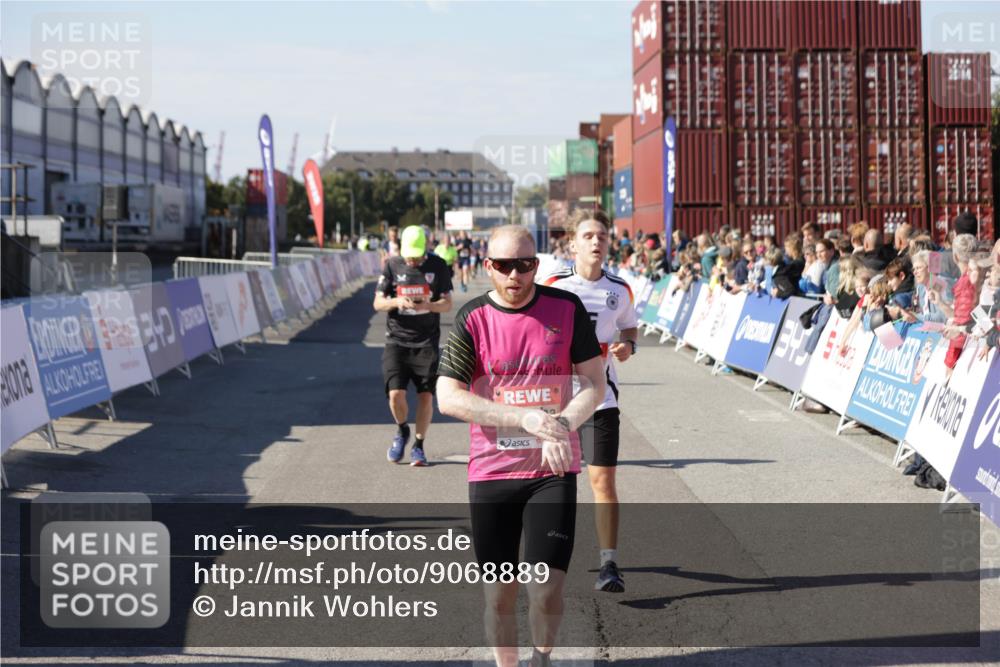 03.10.2025 - Köhlbrandbrückenlauf Jannik Wohlers http://msf.ph/oto/9068889 03.10.2025 13:13:32 Ziel 4065, 4324, 4383, 4448, 4580, 4595, 5147, 5261, 5358 meine-sportfotos.de