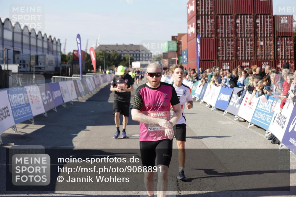 03.10.2025 - Köhlbrandbrückenlauf Jannik Wohlers http://msf.ph/oto/9068891 03.10.2025 13:13:32 Ziel 4065, 4324, 4383, 4448, 4580, 4595, 5147, 5261, 5358 meine-sportfotos.de