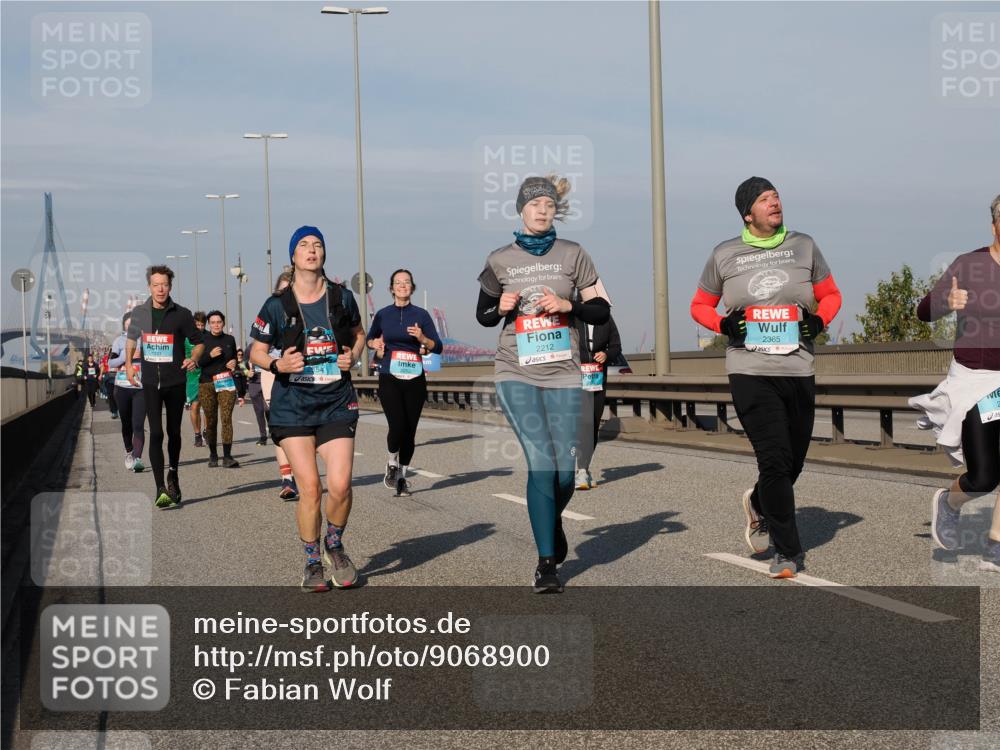 03.10.2025 - Köhlbrandbrückenlauf Fabian Wolf http://msf.ph/oto/9068900 03.10.2025 10:11:26 Position 3 2252, 2212, 2365 meine-sportfotos.de