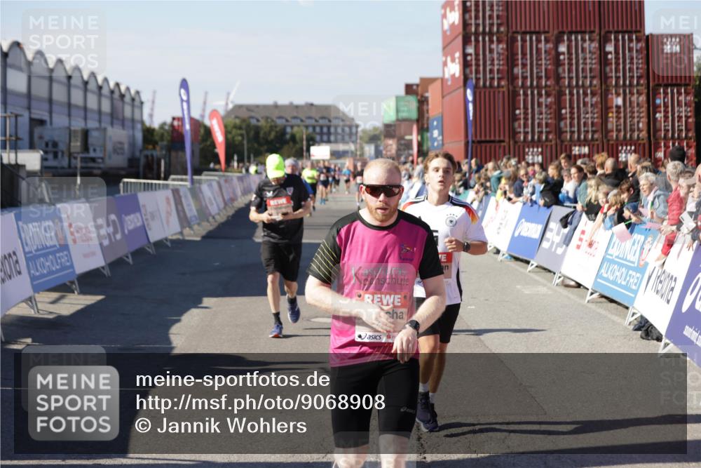 03.10.2025 - Köhlbrandbrückenlauf Jannik Wohlers http://msf.ph/oto/9068908 03.10.2025 13:13:32 Ziel 4065, 4324, 4383, 4448, 4580, 4595, 5147, 5261, 5358 meine-sportfotos.de