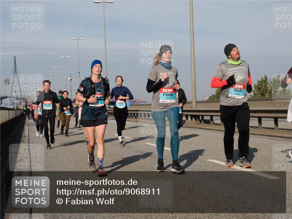 03.10.2025 - Köhlbrandbrückenlauf Fabian Wolf http://msf.ph/oto/9068911 03.10.2025 10:11:26 Position 3 2212, 2252, 2365 meine-sportfotos.de