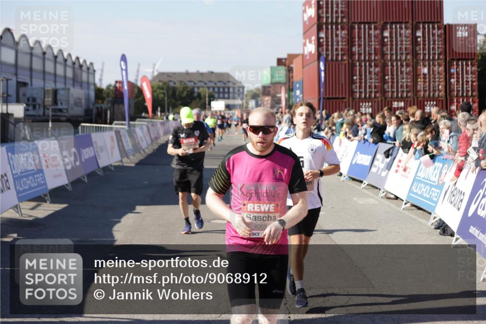 03.10.2025 - Köhlbrandbrückenlauf Jannik Wohlers http://msf.ph/oto/9068912 03.10.2025 13:13:32 Ziel 4065, 4324, 4383, 4448, 4580, 4595, 5147, 5261, 5358 meine-sportfotos.de