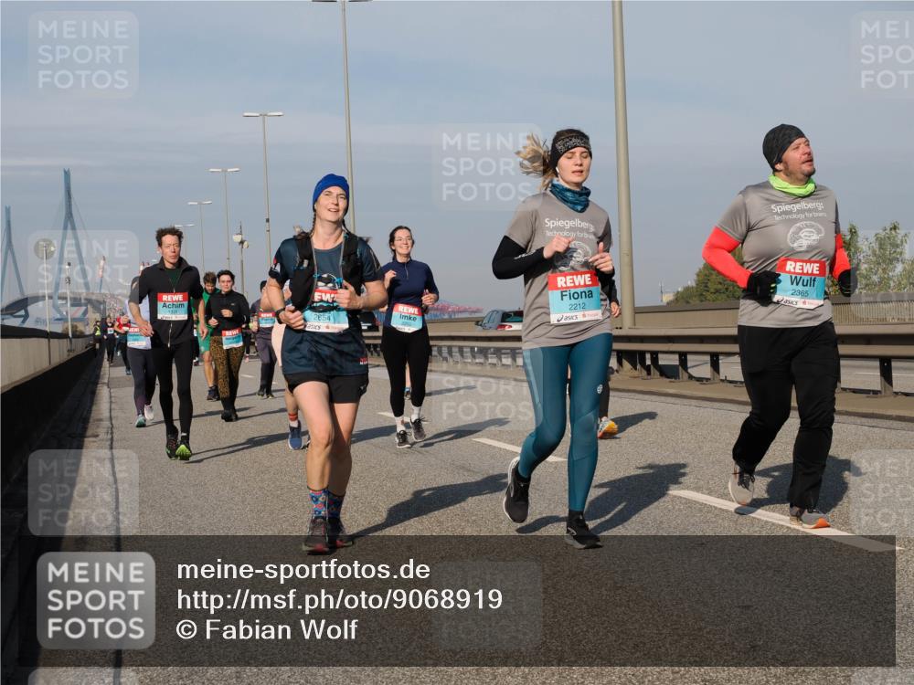 03.10.2025 - Köhlbrandbrückenlauf Fabian Wolf http://msf.ph/oto/9068919 03.10.2025 10:11:26 Position 3 2212, 2365, 2654 meine-sportfotos.de