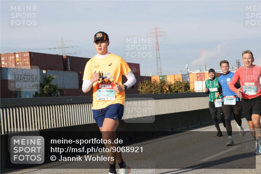 03.10.2025 - Köhlbrandbrückenlauf Jannik Wohlers http://msf.ph/oto/9068921 03.10.2025 09:48:09 Position 3 1741, 1474, 2947, 1165 meine-sportfotos.de