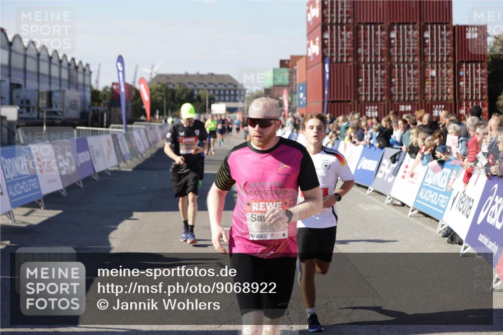 03.10.2025 - Köhlbrandbrückenlauf Jannik Wohlers http://msf.ph/oto/9068922 03.10.2025 13:13:32 Ziel 4065, 4324, 4383, 4448, 4580, 4595, 5147, 5261, 5358 meine-sportfotos.de