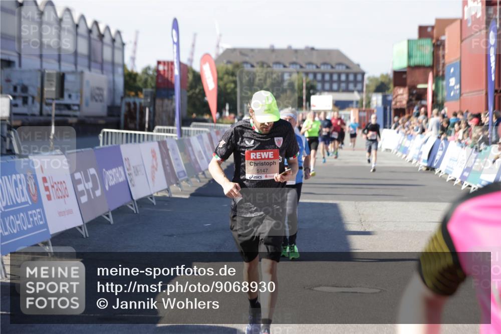 03.10.2025 - Köhlbrandbrückenlauf Jannik Wohlers http://msf.ph/oto/9068930 03.10.2025 13:13:33 Ziel 4065, 4324, 4383, 4448, 4461, 4580, 4595, 5147, 5261, 5358 meine-sportfotos.de