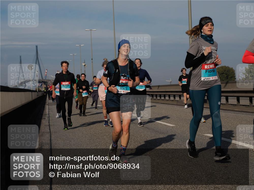 03.10.2025 - Köhlbrandbrückenlauf Fabian Wolf http://msf.ph/oto/9068934 03.10.2025 10:11:27 Position 3 2654, 2212 meine-sportfotos.de
