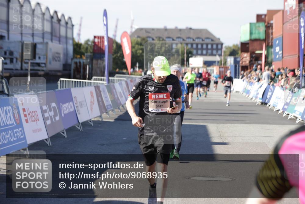 03.10.2025 - Köhlbrandbrückenlauf Jannik Wohlers http://msf.ph/oto/9068935 03.10.2025 13:13:33 Ziel 4065, 4324, 4383, 4448, 4461, 4580, 4595, 5147, 5261, 5358 meine-sportfotos.de