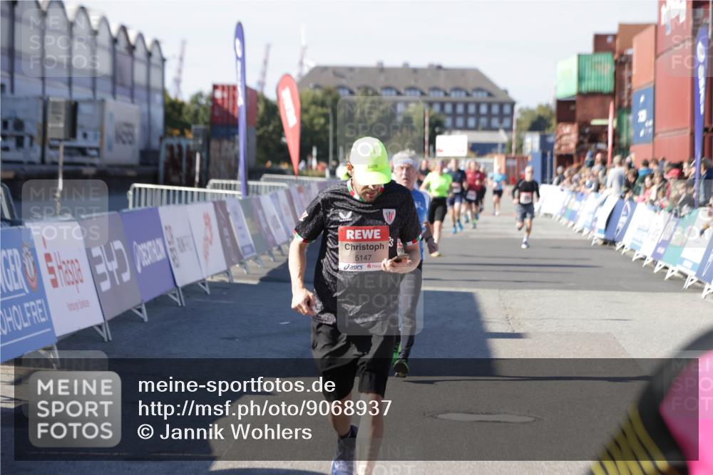 03.10.2025 - Köhlbrandbrückenlauf Jannik Wohlers http://msf.ph/oto/9068937 03.10.2025 13:13:33 Ziel 4065, 4324, 4383, 4448, 4461, 4580, 4595, 5147, 5261, 5358 meine-sportfotos.de