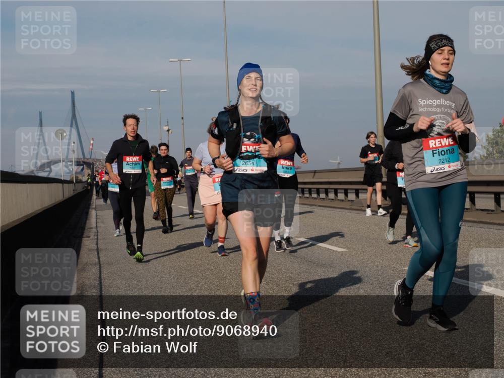 03.10.2025 - Köhlbrandbrückenlauf Fabian Wolf http://msf.ph/oto/9068940 03.10.2025 10:11:27 Position 3 1221, 2212, 2654 meine-sportfotos.de