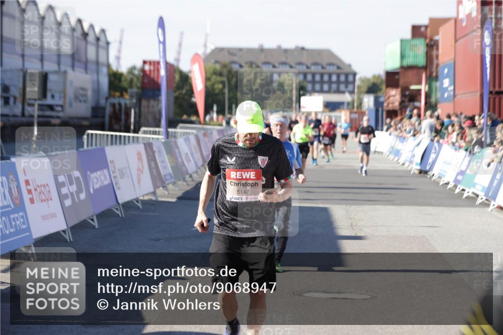 03.10.2025 - Köhlbrandbrückenlauf Jannik Wohlers http://msf.ph/oto/9068947 03.10.2025 13:13:33 Ziel 4065, 4324, 4383, 4448, 4461, 4580, 4595, 5147, 5261, 5358 meine-sportfotos.de