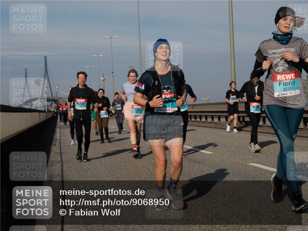 03.10.2025 - Köhlbrandbrückenlauf Fabian Wolf http://msf.ph/oto/9068950 03.10.2025 10:11:27 Position 3 1221, 654, 2212 meine-sportfotos.de
