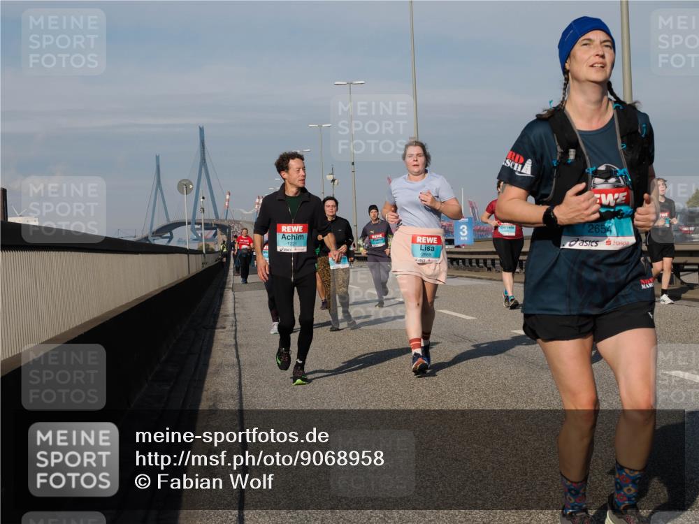 03.10.2025 - Köhlbrandbrückenlauf Fabian Wolf http://msf.ph/oto/9068958 03.10.2025 10:11:28 Position 3 1221, 2668, 2654 meine-sportfotos.de