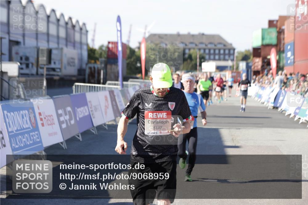 03.10.2025 - Köhlbrandbrückenlauf Jannik Wohlers http://msf.ph/oto/9068959 03.10.2025 13:13:34 Ziel 4065, 4324, 4383, 4448, 4461, 4580, 4595, 5147, 5358, 5908 meine-sportfotos.de