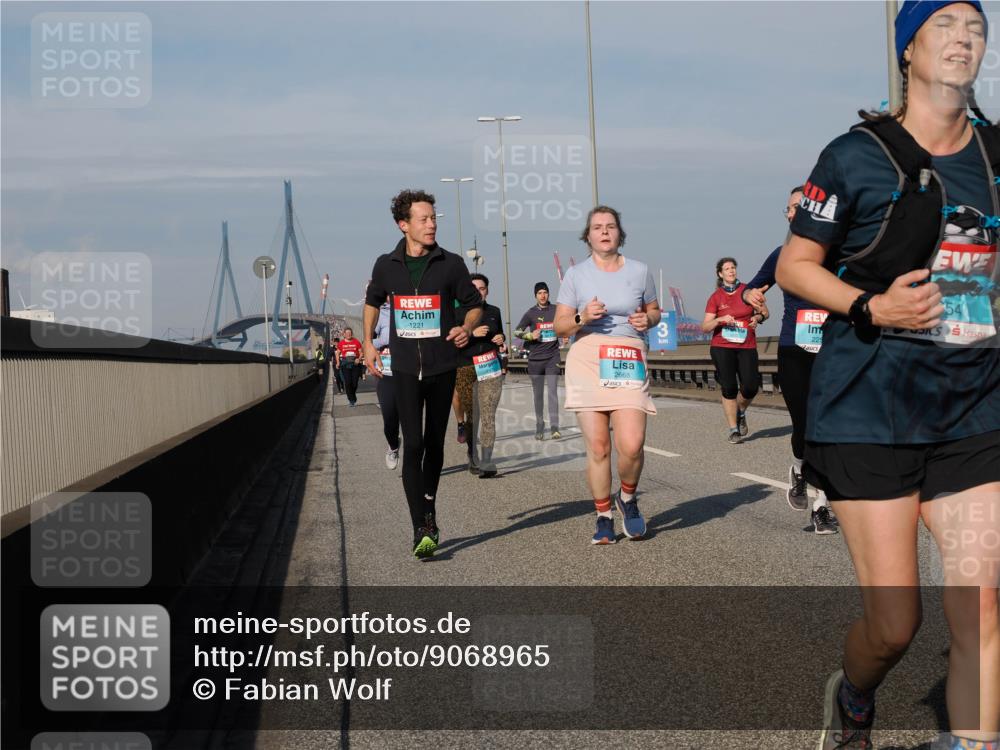03.10.2025 - Köhlbrandbrückenlauf Fabian Wolf http://msf.ph/oto/9068965 03.10.2025 10:11:28 Position 3 1221, 2668, 3, 225, 54 meine-sportfotos.de