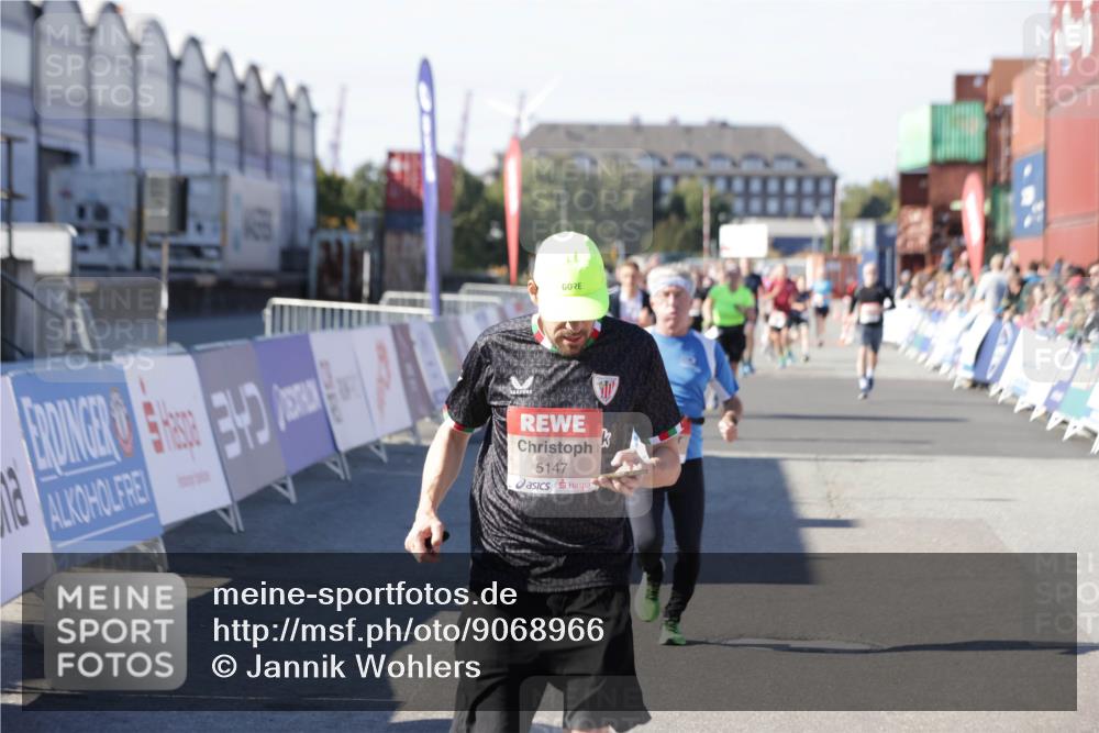 03.10.2025 - Köhlbrandbrückenlauf Jannik Wohlers http://msf.ph/oto/9068966 03.10.2025 13:13:34 Ziel 4065, 4324, 4383, 4448, 4461, 4580, 4595, 5147, 5358, 5908 meine-sportfotos.de