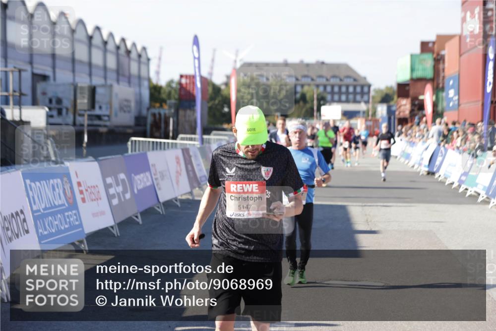 03.10.2025 - Köhlbrandbrückenlauf Jannik Wohlers http://msf.ph/oto/9068969 03.10.2025 13:13:34 Ziel 4065, 4324, 4383, 4448, 4461, 4580, 4595, 5147, 5358, 5908 meine-sportfotos.de