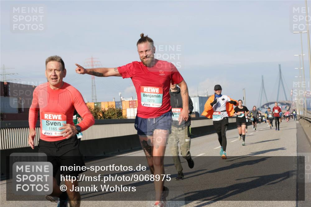 03.10.2025 - Köhlbrandbrückenlauf Jannik Wohlers http://msf.ph/oto/9068975 03.10.2025 09:48:11 Position 3 3600, 1165, 1273, 1144 meine-sportfotos.de