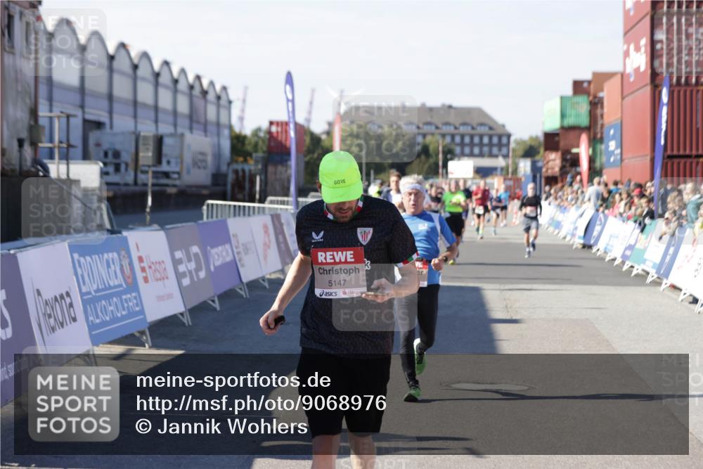 03.10.2025 - Köhlbrandbrückenlauf Jannik Wohlers http://msf.ph/oto/9068976 03.10.2025 13:13:34 Ziel 4065, 4324, 4383, 4448, 4461, 4580, 4595, 5147, 5358, 5908 meine-sportfotos.de