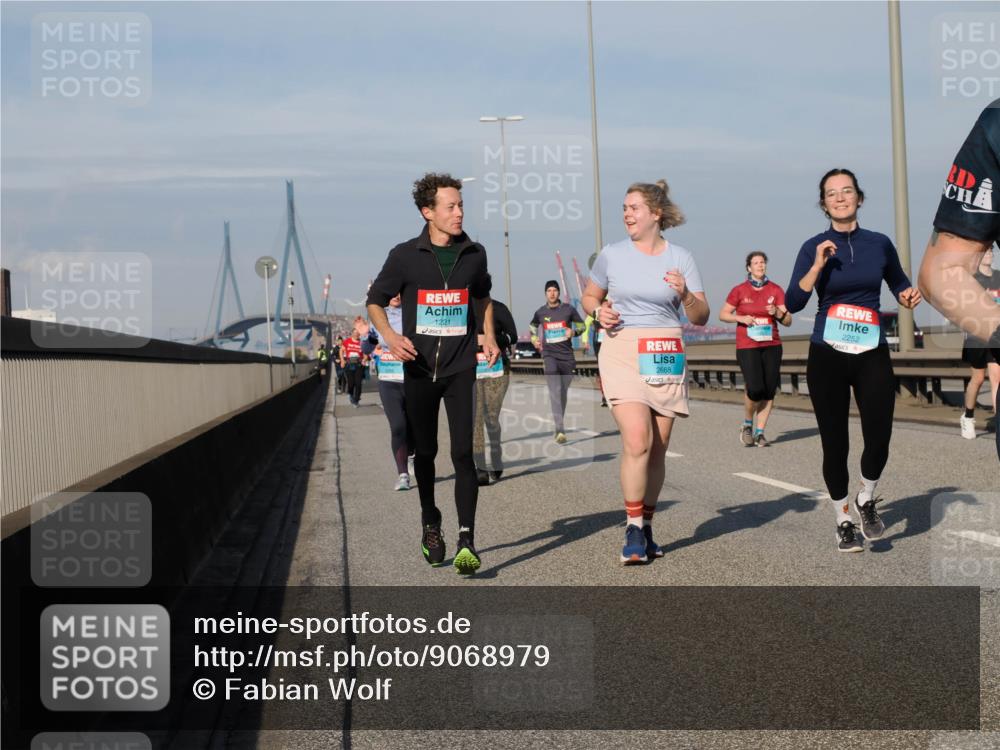 03.10.2025 - Köhlbrandbrückenlauf Fabian Wolf http://msf.ph/oto/9068979 03.10.2025 10:11:29 Position 3 1221, 2668, 2252 meine-sportfotos.de