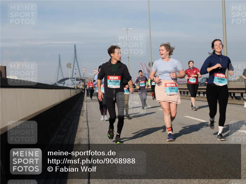 03.10.2025 - Köhlbrandbrückenlauf Fabian Wolf http://msf.ph/oto/9068988 03.10.2025 10:11:29 Position 3 1221, 2668, 2252 meine-sportfotos.de