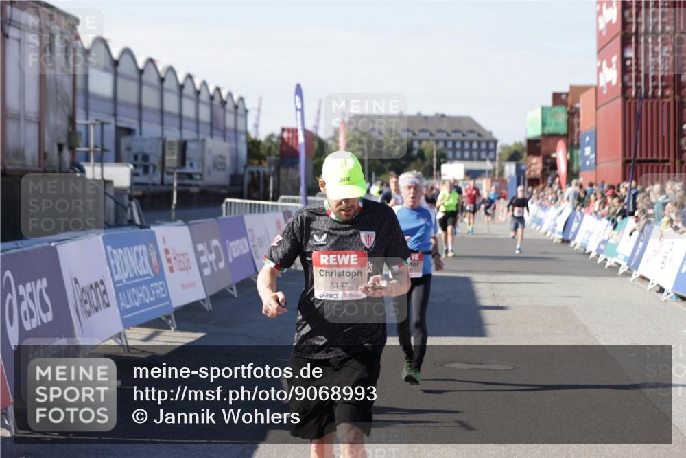 03.10.2025 - Köhlbrandbrückenlauf Jannik Wohlers http://msf.ph/oto/9068993 03.10.2025 13:13:34 Ziel 4065, 4324, 4383, 4448, 4461, 4580, 4595, 5147, 5358, 5908 meine-sportfotos.de