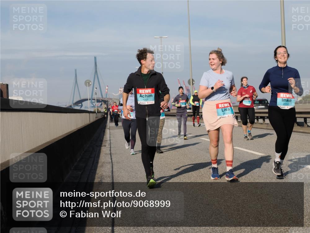 03.10.2025 - Köhlbrandbrückenlauf Fabian Wolf http://msf.ph/oto/9068999 03.10.2025 10:11:29 Position 3 1221, 2668, 2252 meine-sportfotos.de