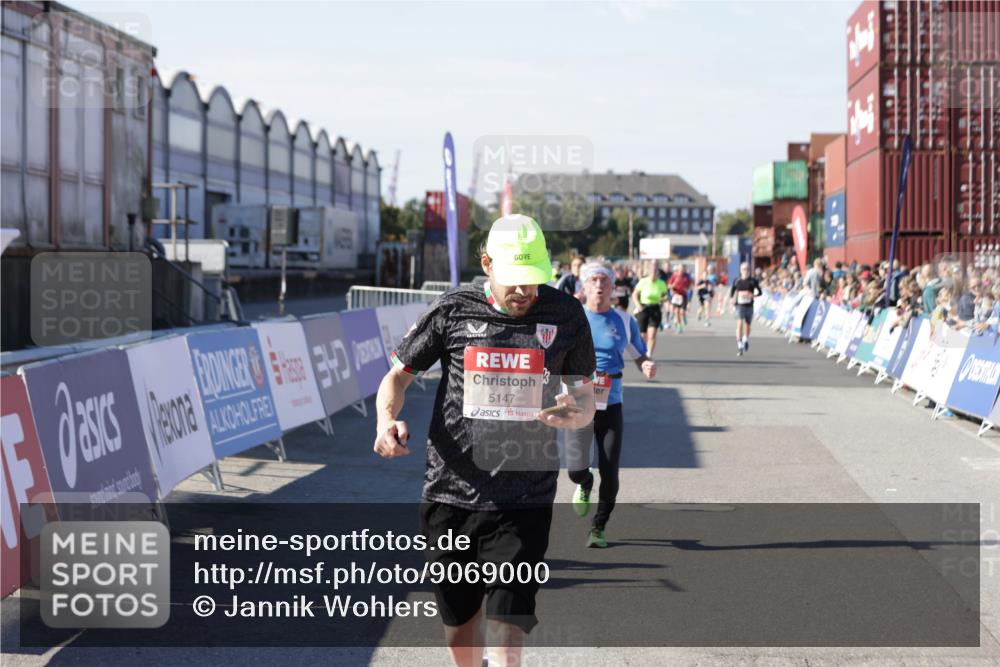 03.10.2025 - Köhlbrandbrückenlauf Jannik Wohlers http://msf.ph/oto/9069000 03.10.2025 13:13:34 Ziel 4065, 4324, 4383, 4448, 4461, 4580, 4595, 5147, 5358, 5908 meine-sportfotos.de