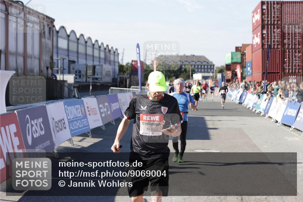 03.10.2025 - Köhlbrandbrückenlauf Jannik Wohlers http://msf.ph/oto/9069004 03.10.2025 13:13:35 Ziel 4065, 4324, 4383, 4448, 4461, 4580, 4595, 5147, 5908 meine-sportfotos.de