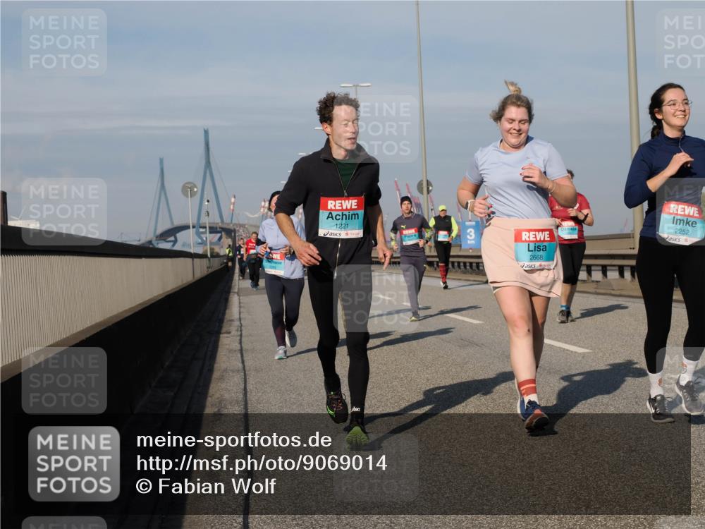 03.10.2025 - Köhlbrandbrückenlauf Fabian Wolf http://msf.ph/oto/9069014 03.10.2025 10:11:29 Position 3 1221, 2668, 2252 meine-sportfotos.de