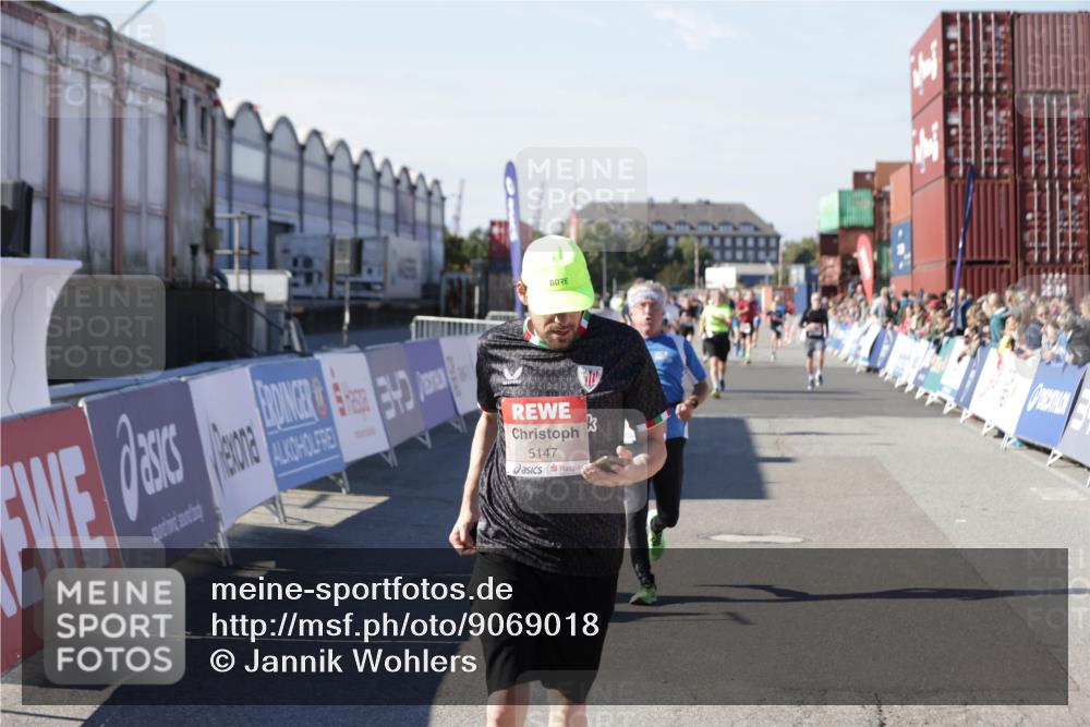 03.10.2025 - Köhlbrandbrückenlauf Jannik Wohlers http://msf.ph/oto/9069018 03.10.2025 13:13:35 Ziel 4065, 4324, 4383, 4448, 4461, 4580, 4595, 5147, 5908 meine-sportfotos.de