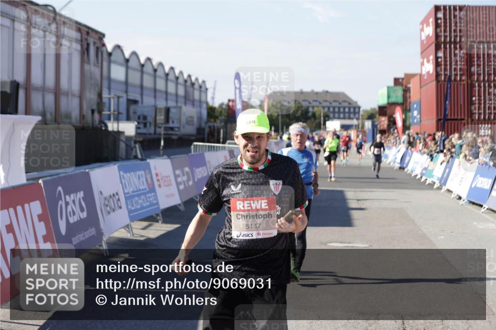 03.10.2025 - Köhlbrandbrückenlauf Jannik Wohlers http://msf.ph/oto/9069031 03.10.2025 13:13:35 Ziel 4065, 4324, 4383, 4448, 4461, 4580, 4595, 5147, 5908 meine-sportfotos.de