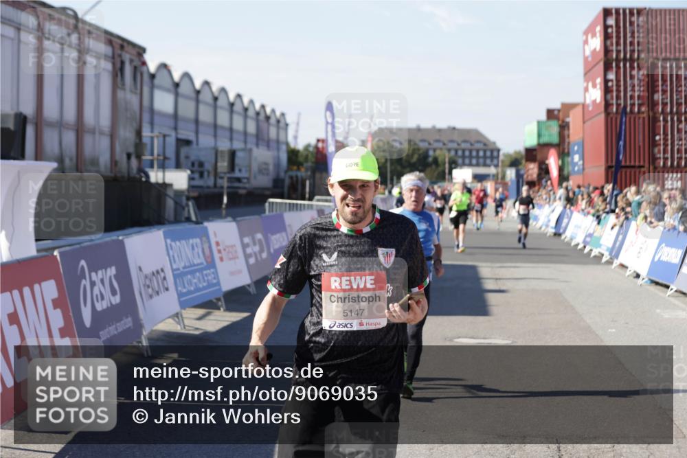 03.10.2025 - Köhlbrandbrückenlauf Jannik Wohlers http://msf.ph/oto/9069035 03.10.2025 13:13:35 Ziel 4065, 4324, 4383, 4448, 4461, 4580, 4595, 5147, 5908 meine-sportfotos.de