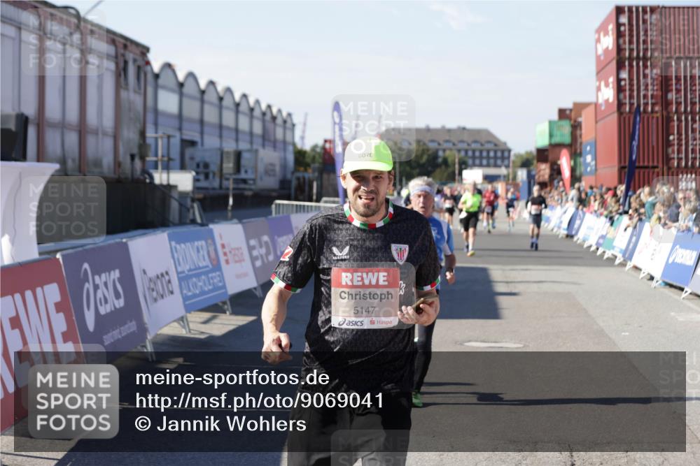 03.10.2025 - Köhlbrandbrückenlauf Jannik Wohlers http://msf.ph/oto/9069041 03.10.2025 13:13:35 Ziel 4065, 4324, 4383, 4448, 4461, 4580, 4595, 5147, 5908 meine-sportfotos.de