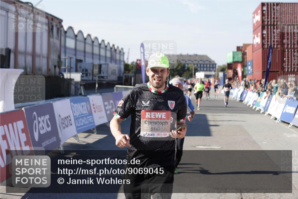 03.10.2025 - Köhlbrandbrückenlauf Jannik Wohlers http://msf.ph/oto/9069045 03.10.2025 13:13:35 Ziel 4065, 4324, 4383, 4448, 4461, 4580, 4595, 5147, 5908 meine-sportfotos.de