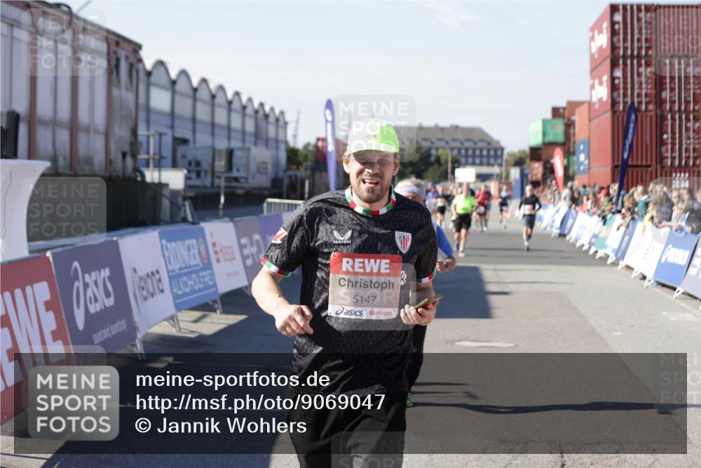 03.10.2025 - Köhlbrandbrückenlauf Jannik Wohlers http://msf.ph/oto/9069047 03.10.2025 13:13:35 Ziel 4065, 4324, 4383, 4448, 4461, 4580, 4595, 5147, 5908 meine-sportfotos.de