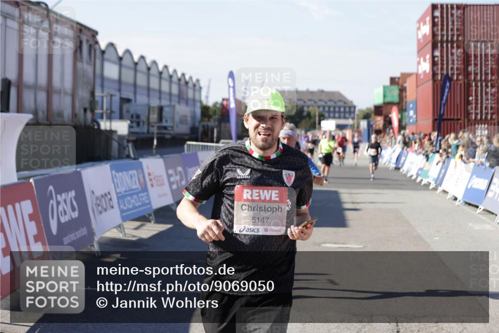 03.10.2025 - Köhlbrandbrückenlauf Jannik Wohlers http://msf.ph/oto/9069050 03.10.2025 13:13:35 Ziel 4065, 4324, 4383, 4448, 4461, 4580, 4595, 5147, 5908 meine-sportfotos.de