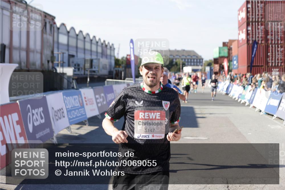 03.10.2025 - Köhlbrandbrückenlauf Jannik Wohlers http://msf.ph/oto/9069055 03.10.2025 13:13:35 Ziel 4065, 4324, 4383, 4448, 4461, 4580, 4595, 5147, 5908 meine-sportfotos.de